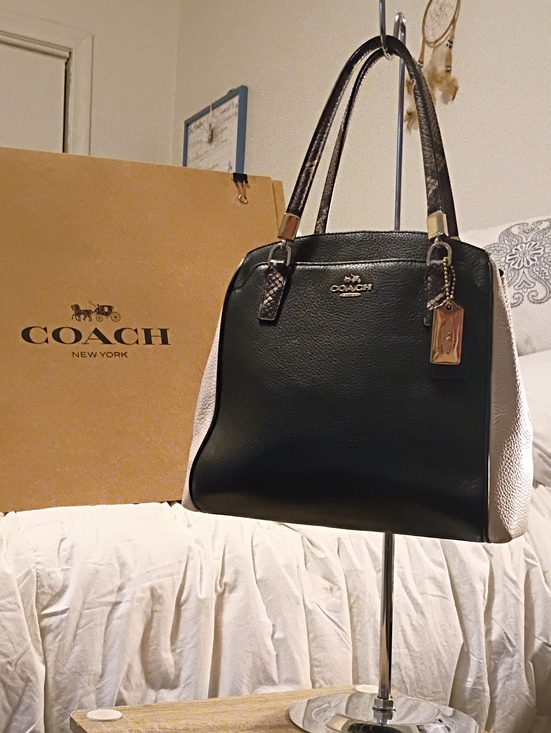 Coach Handbags - Coach Manetta Handbag